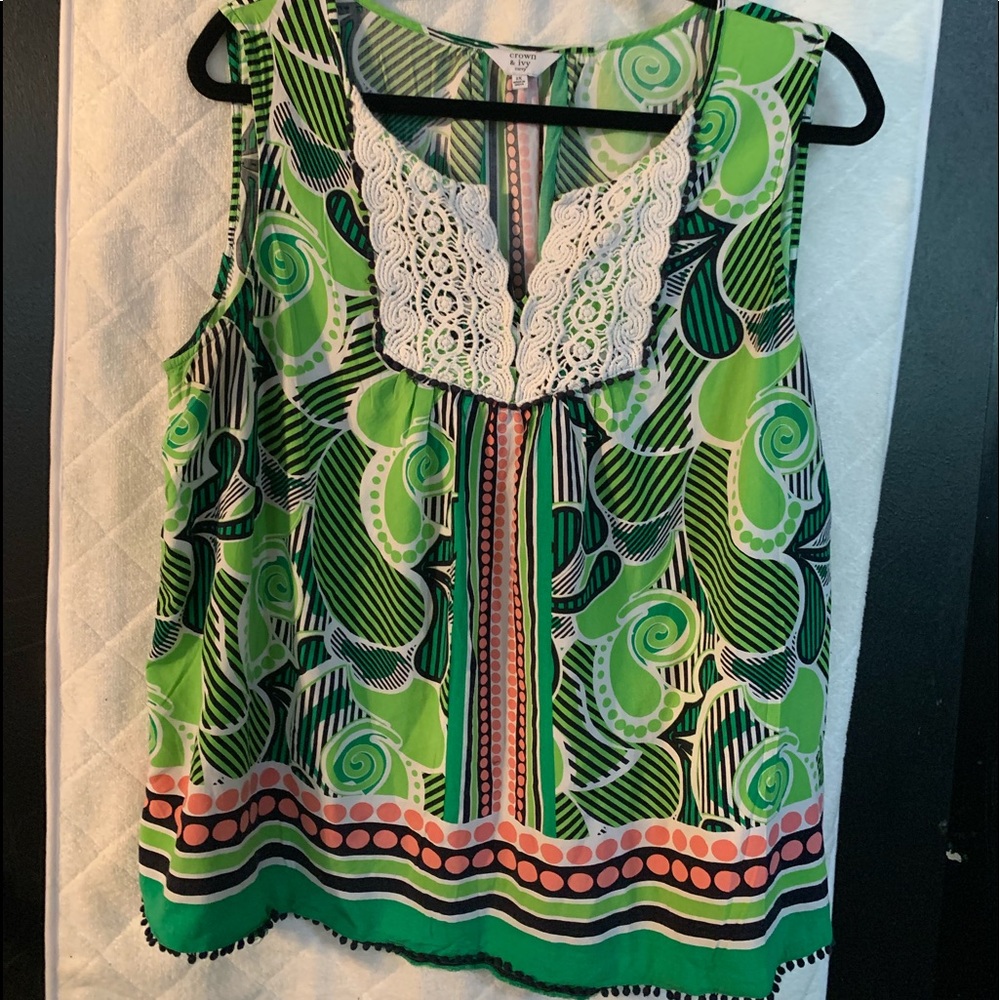 2x Crown & Ivy top